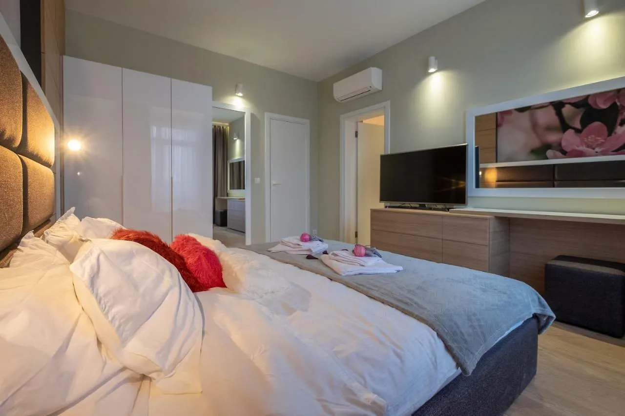 Apartment Vitosha Blvd Luxury 2-Bedroom, 2-Bathroom With Balcony Sofia