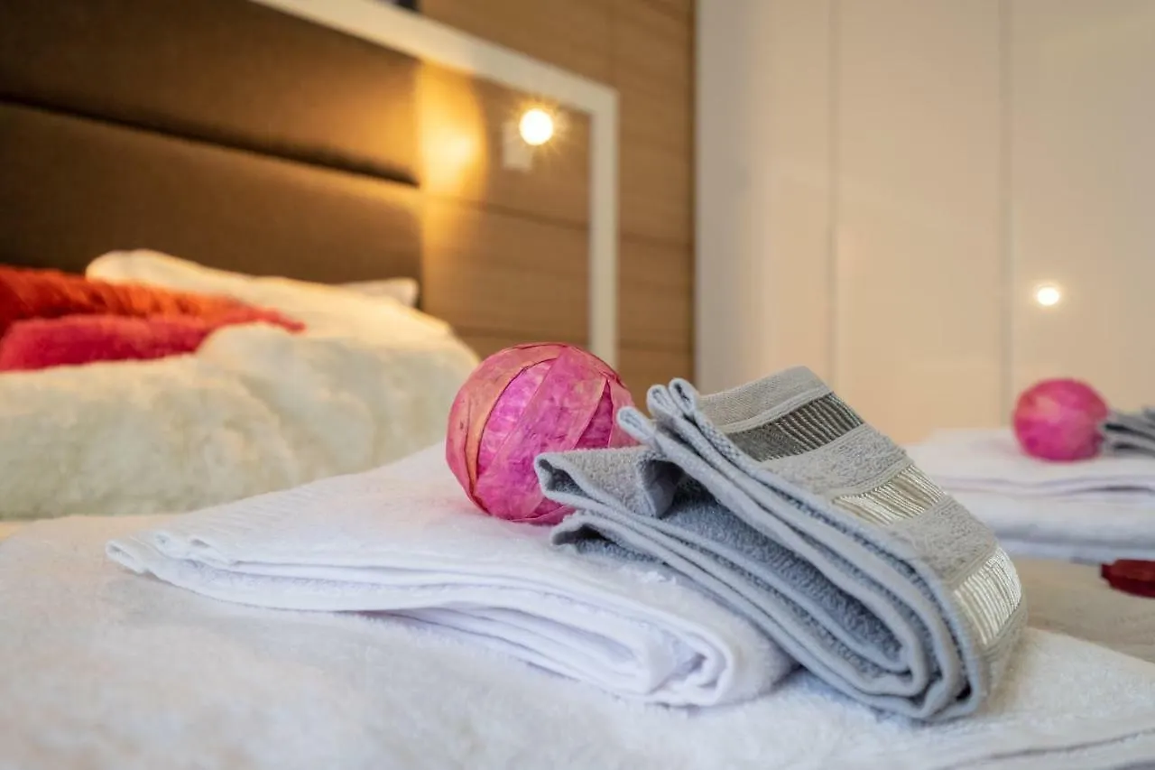 아파트 Vitosha Blvd Luxury 2-Bedroom, 2-Bathroom With Balcony 소피아