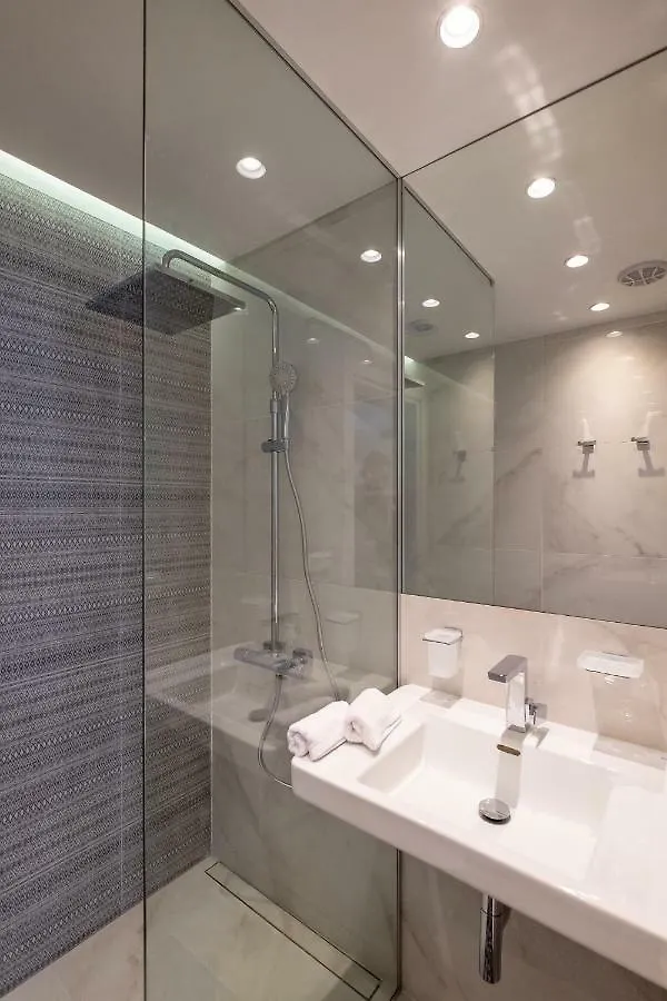 Vitosha Blvd Luxury 2-Bedroom, 2-Bathroom With Balcony Sofia