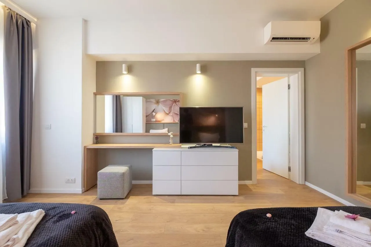Vitosha Blvd Luxury 2-Bedroom, 2-Bathroom With Balcony Sofia