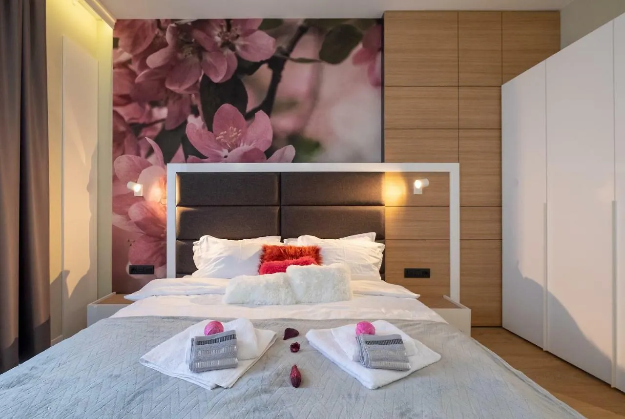Vitosha Blvd Luxury 2-Bedroom, 2-Bathroom With Balcony Sofya Daire