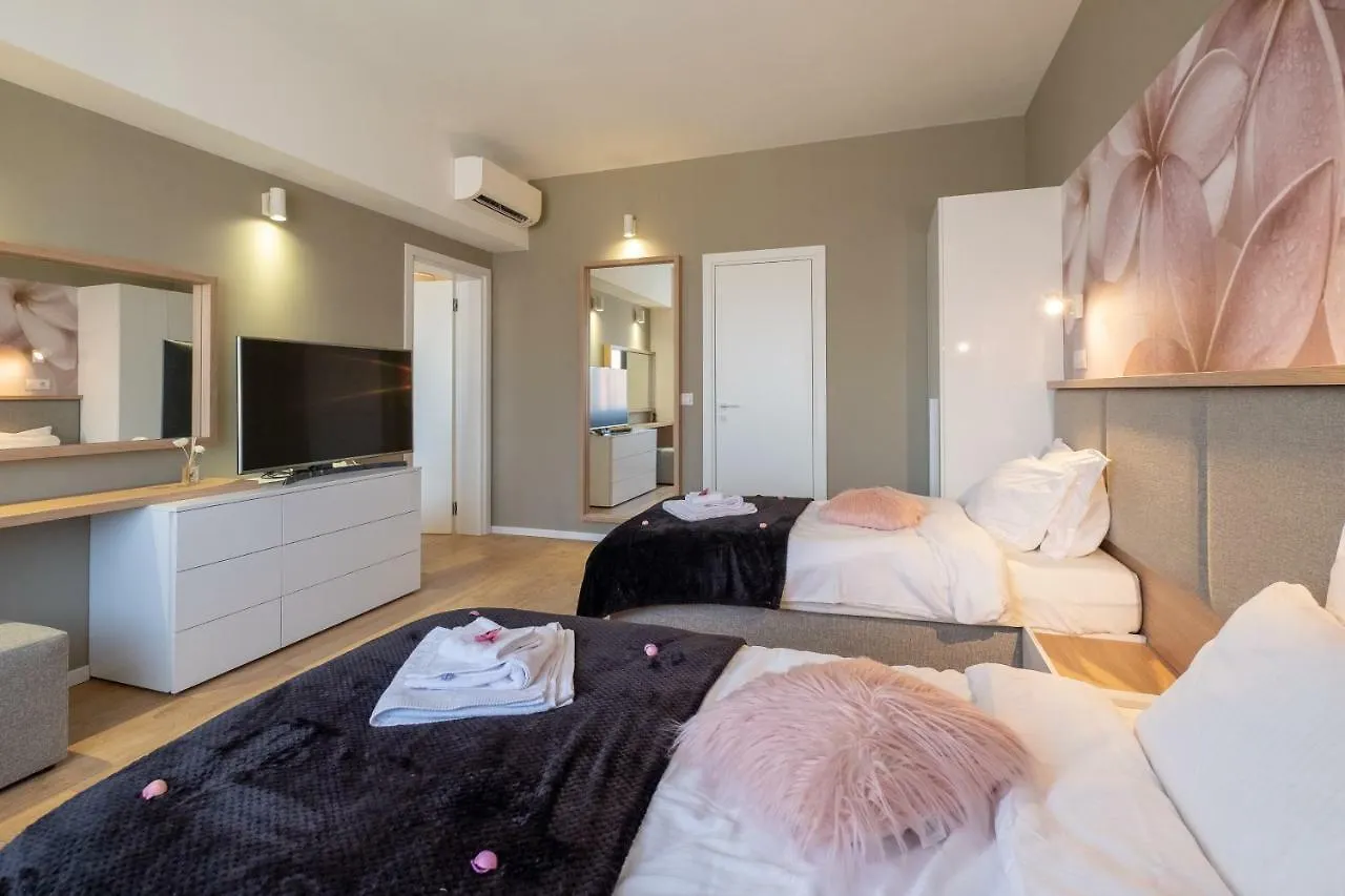 דירה סופיה Vitosha Blvd Luxury 2-Bedroom, 2-Bathroom With Balcony