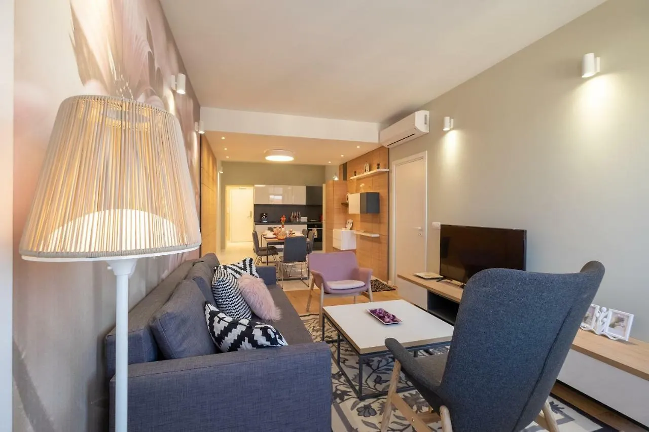 דירה סופיה Vitosha Blvd Luxury 2-Bedroom, 2-Bathroom With Balcony