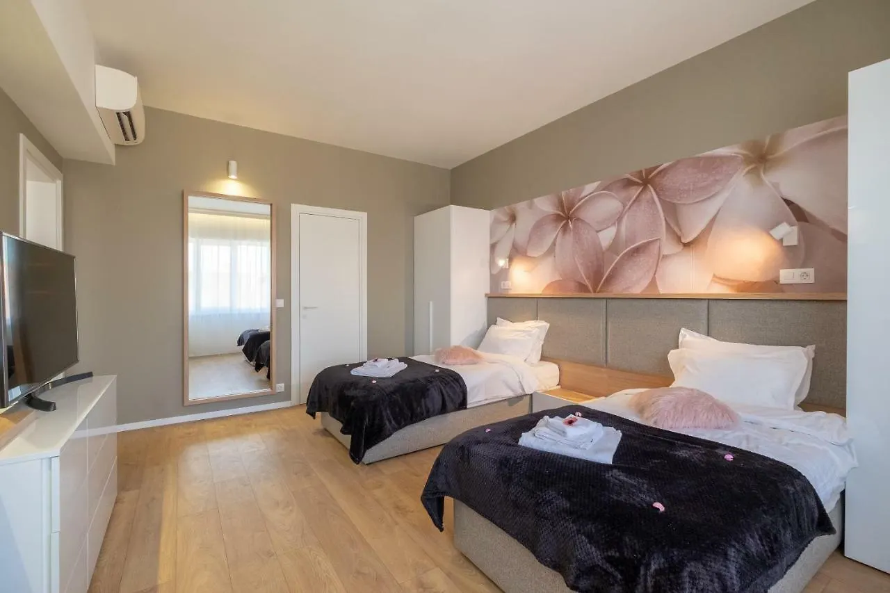 סופיה Vitosha Blvd Luxury 2-Bedroom, 2-Bathroom With Balcony