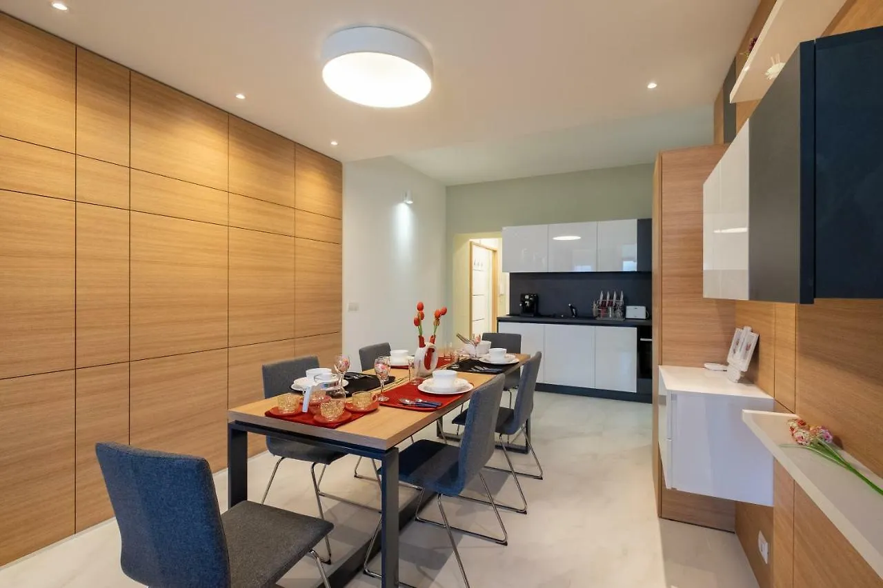 סופיה Vitosha Blvd Luxury 2-Bedroom, 2-Bathroom With Balcony דירה