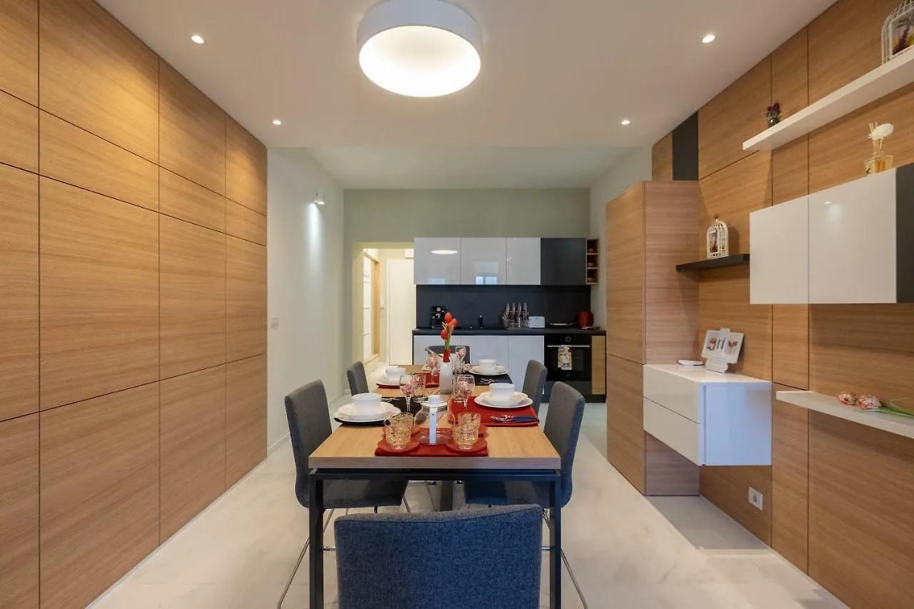 דירה סופיה Vitosha Blvd Luxury 2-Bedroom, 2-Bathroom With Balcony בולגריה