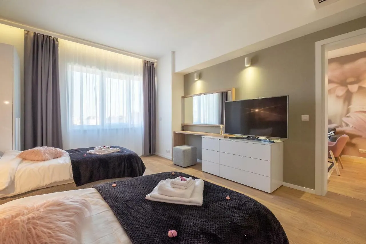 סופיה Vitosha Blvd Luxury 2-Bedroom, 2-Bathroom With Balcony דירה